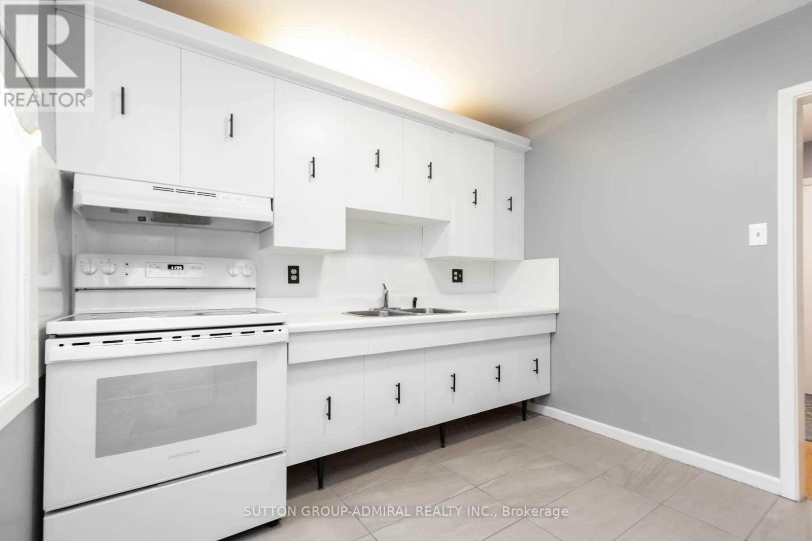 17 Pamille Place, Toronto, Ontario  M6M 3A9 - Photo 15 - W13681024
