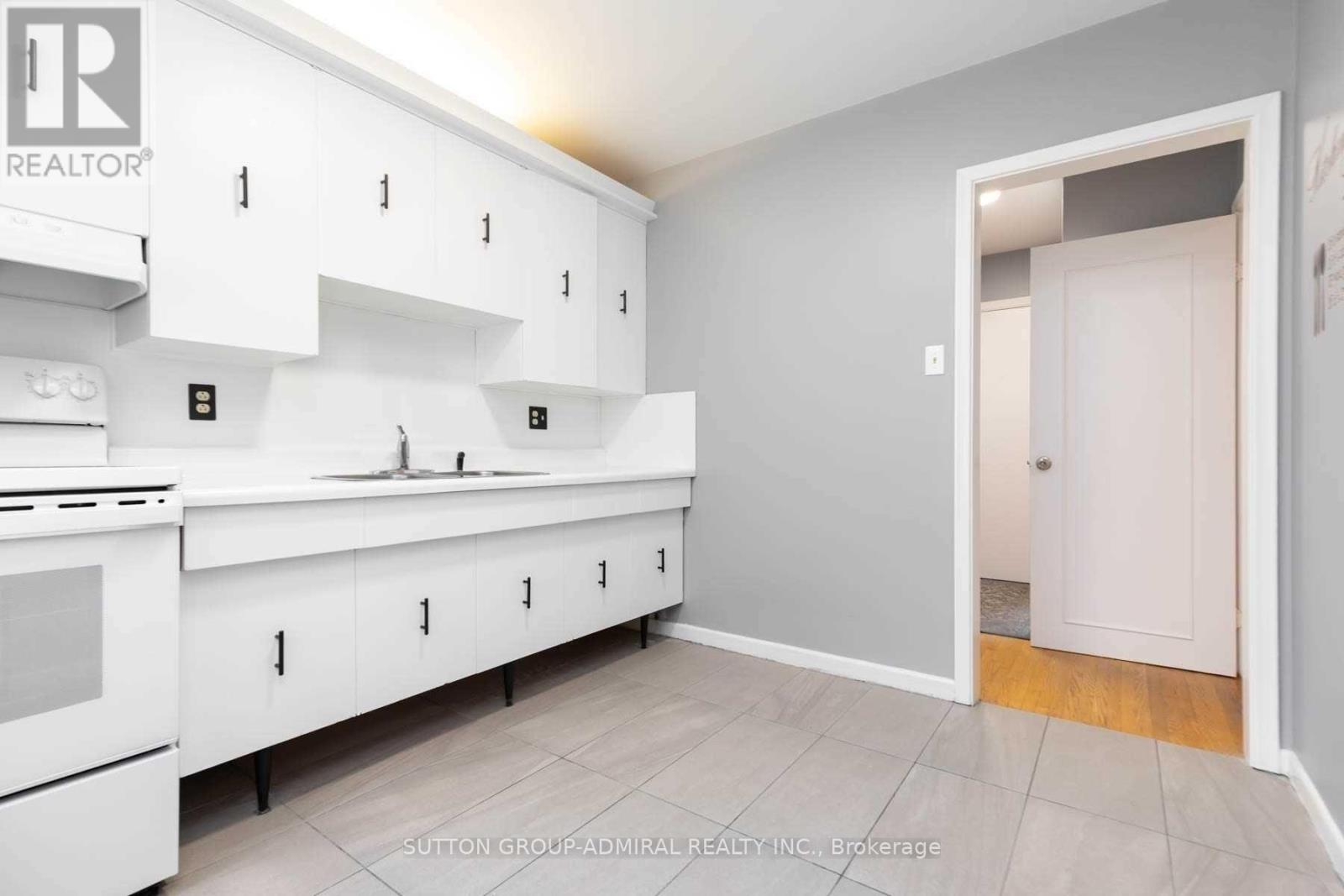 17 Pamille Place, Toronto, Ontario  M6M 3A9 - Photo 16 - W13681024
