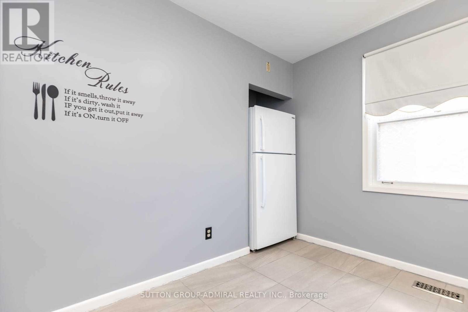17 Pamille Place, Toronto, Ontario  M6M 3A9 - Photo 17 - W13681024