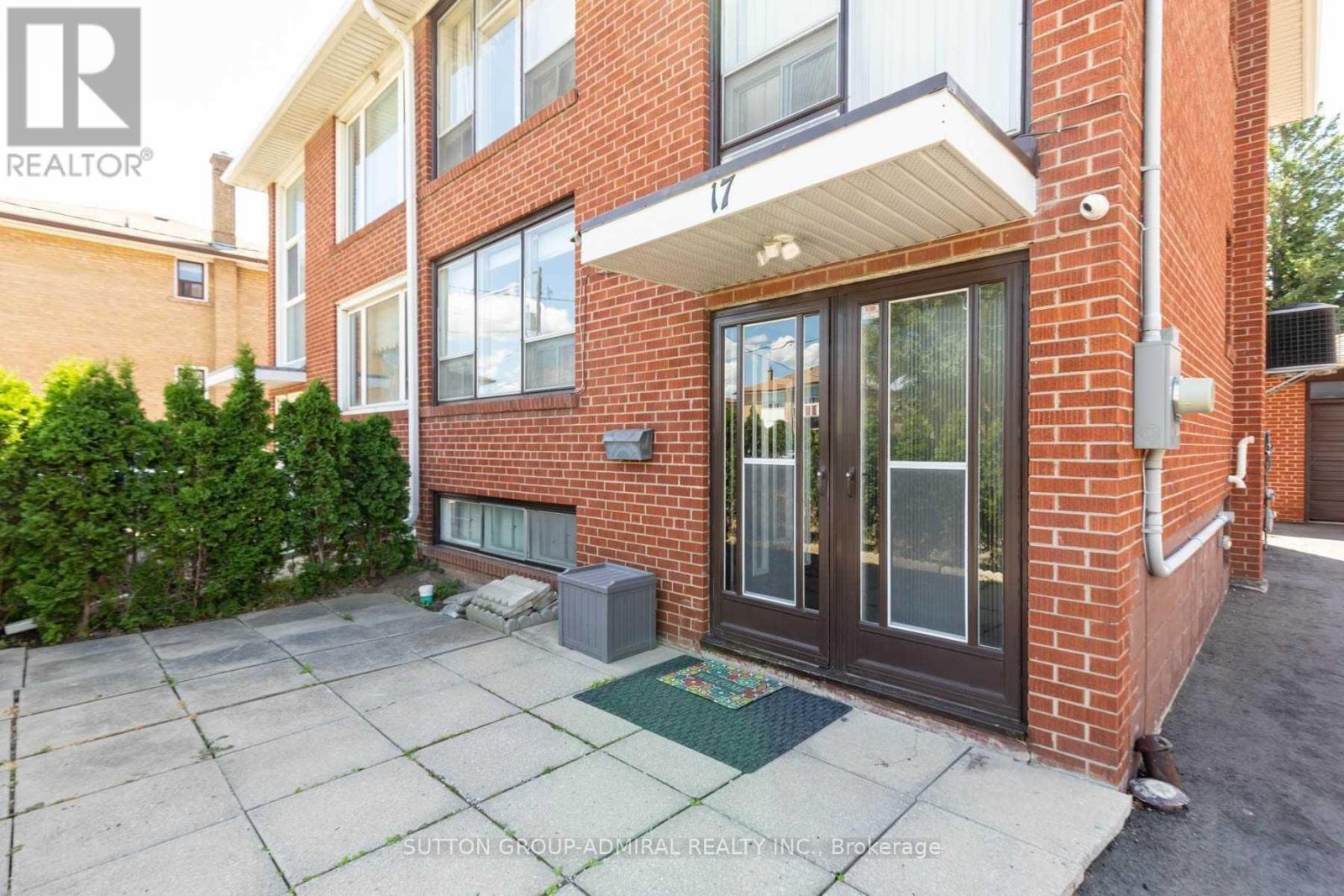 17 Pamille Place, Toronto, Ontario  M6M 3A9 - Photo 2 - W13681024