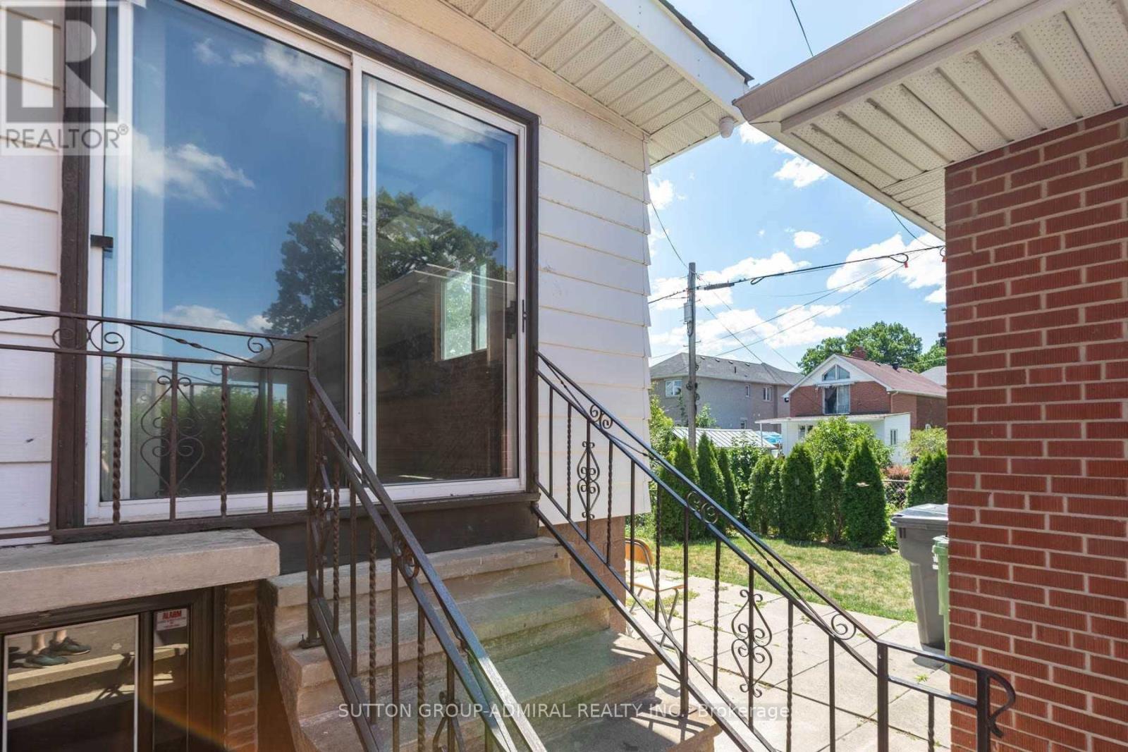17 Pamille Place, Toronto, Ontario  M6M 3A9 - Photo 23 - W13681024