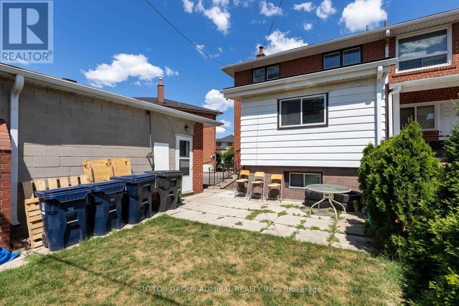 17 Pamille Place, Toronto, Ontario  M6M 3A9 - Photo 24 - W13681024