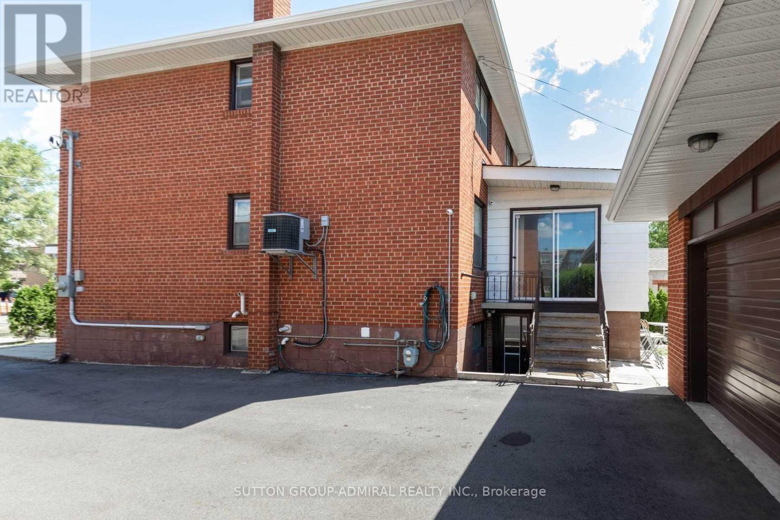 17 Pamille Place, Toronto, Ontario  M6M 3A9 - Photo 25 - W13681024