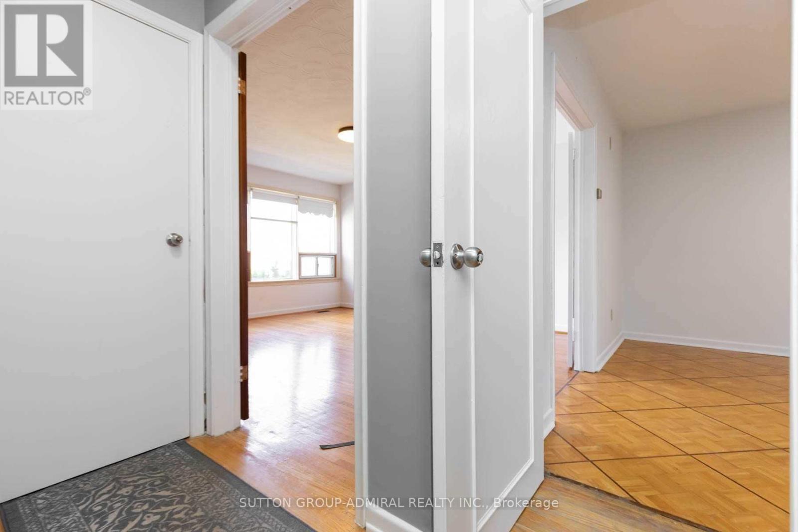 17 Pamille Place, Toronto, Ontario  M6M 3A9 - Photo 3 - W13681024