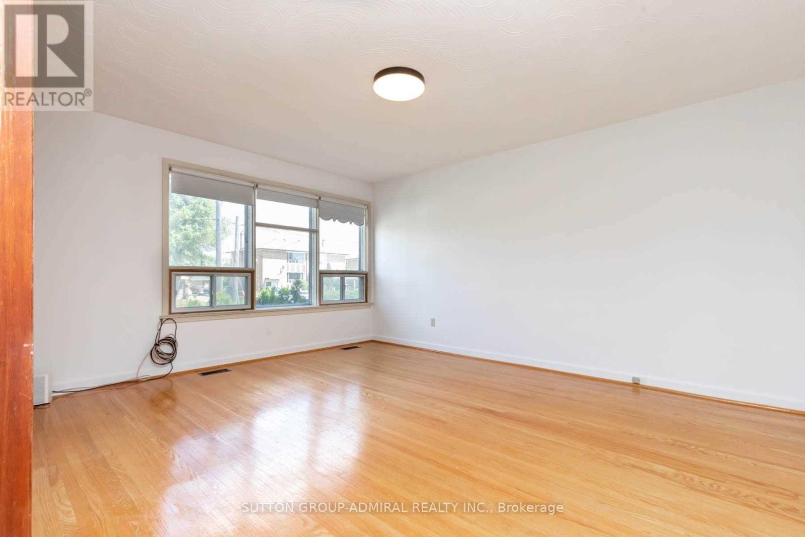 17 Pamille Place, Toronto, Ontario  M6M 3A9 - Photo 4 - W13681024
