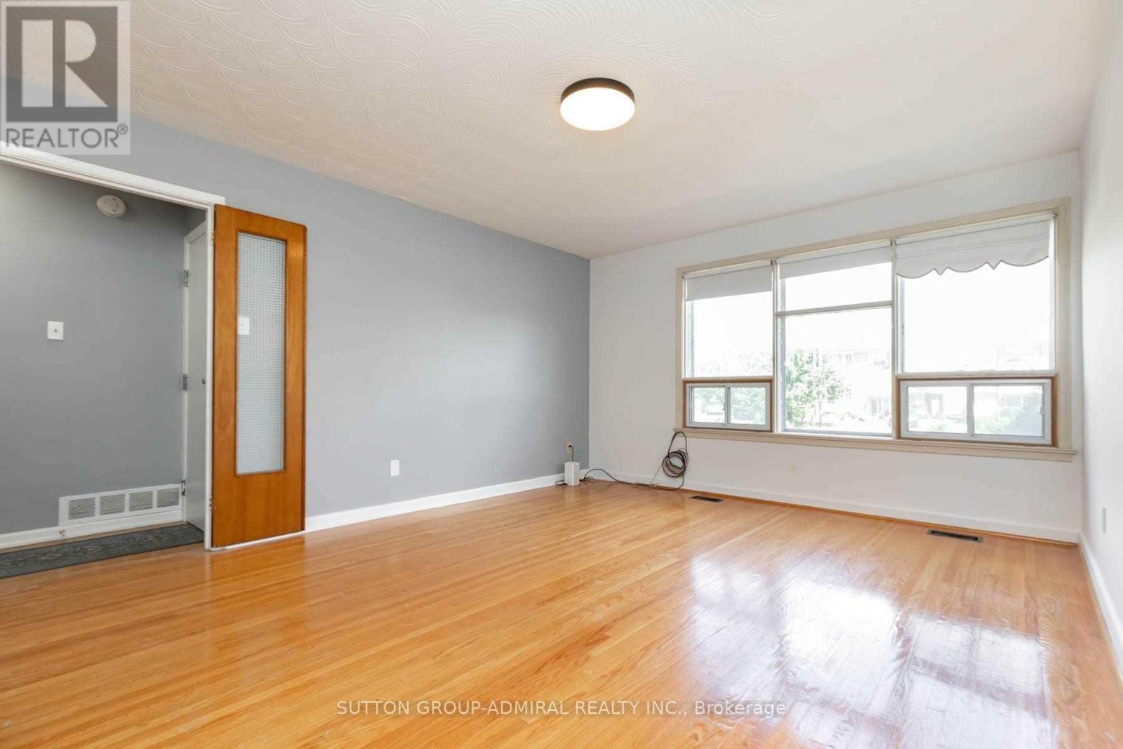 17 Pamille Place, Toronto, Ontario  M6M 3A9 - Photo 6 - W13681024