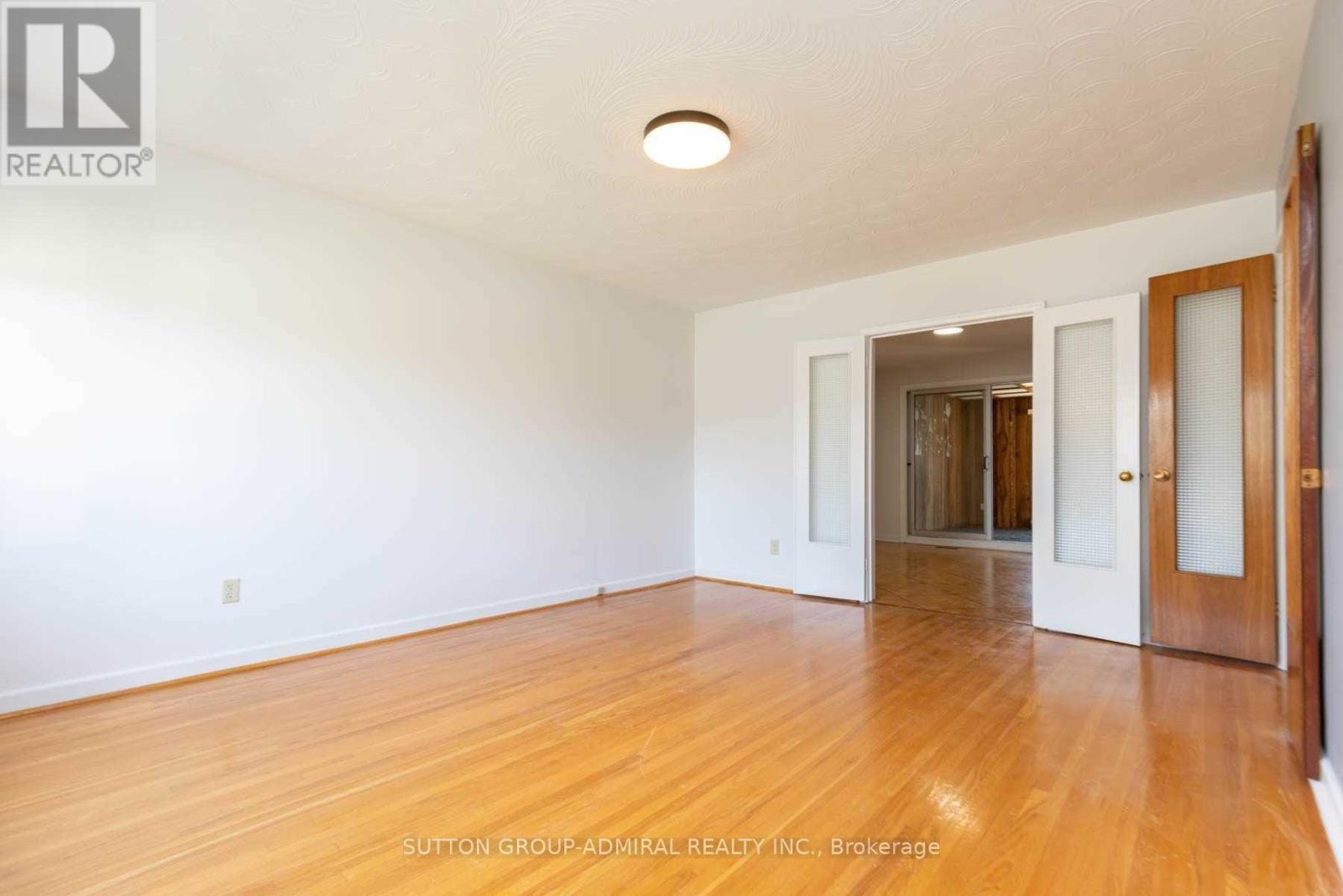 17 Pamille Place, Toronto, Ontario  M6M 3A9 - Photo 7 - W13681024