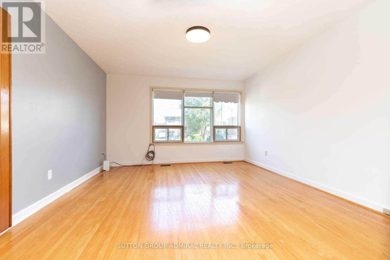 17 Pamille Place, Toronto, Ontario  M6M 3A9 - Photo 8 - W13681024