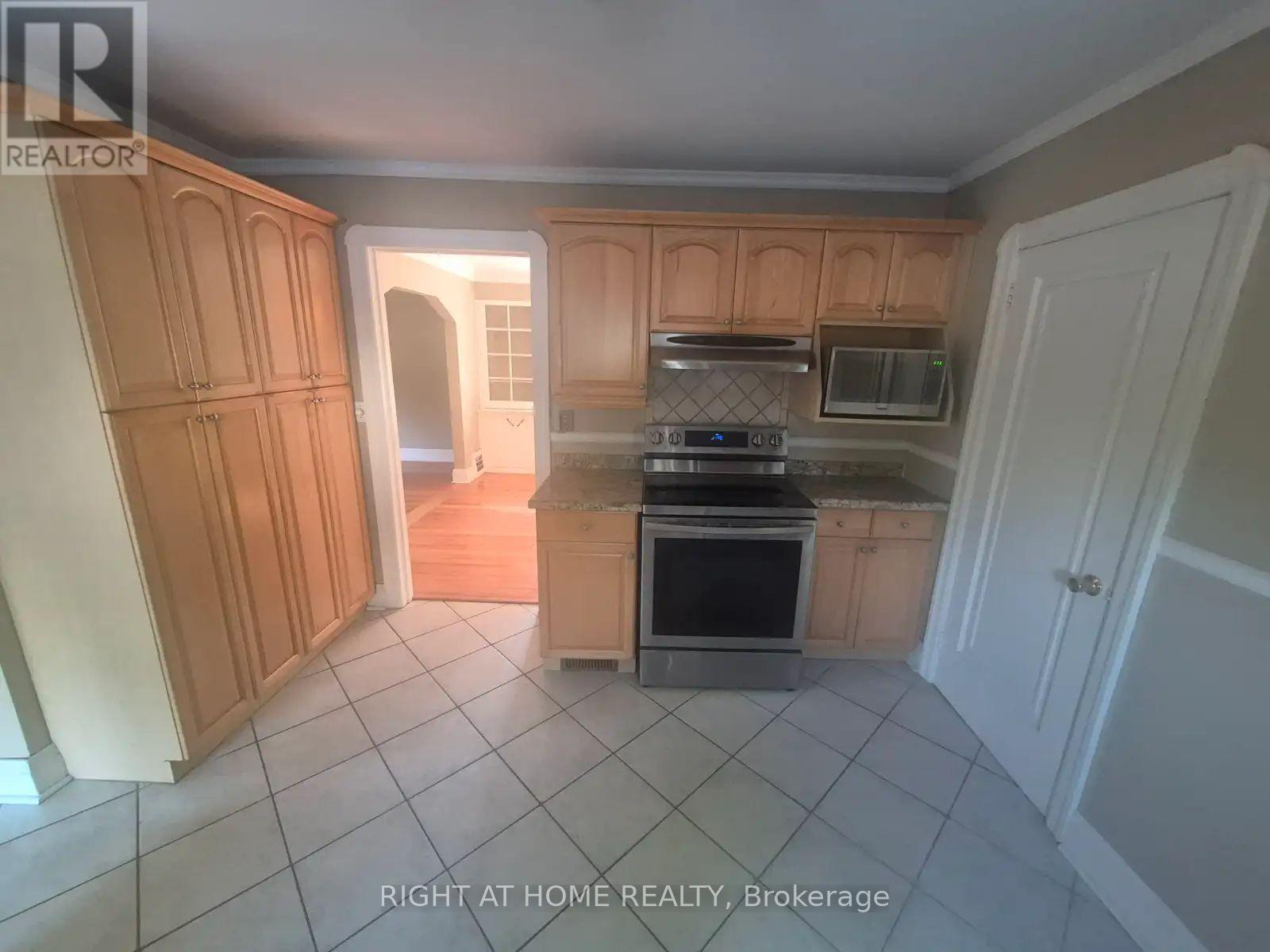 755 Maple Avenue, Burlington, Ontario  L7S 2K1 - Photo 3 - W13681026