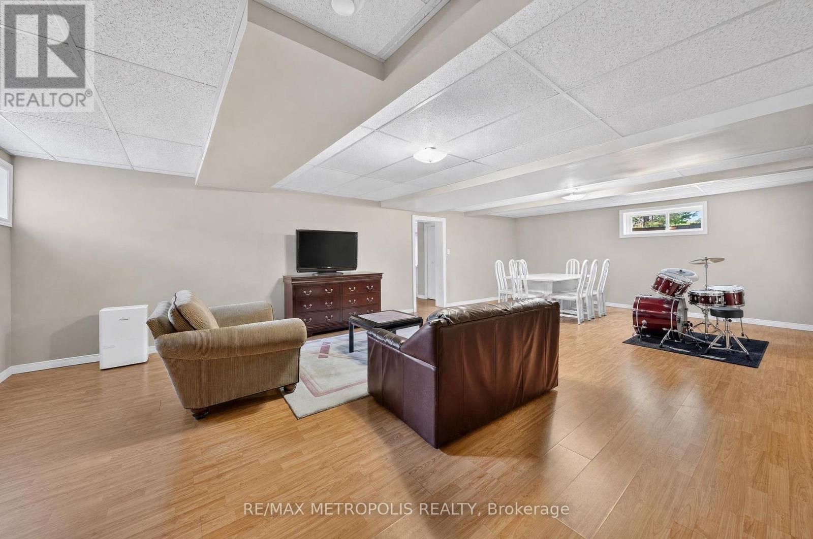6370 Hillsdale Drive, Whitchurch-Stouffville, Ontario  L4A 3B8 - Photo 20 - N13680236