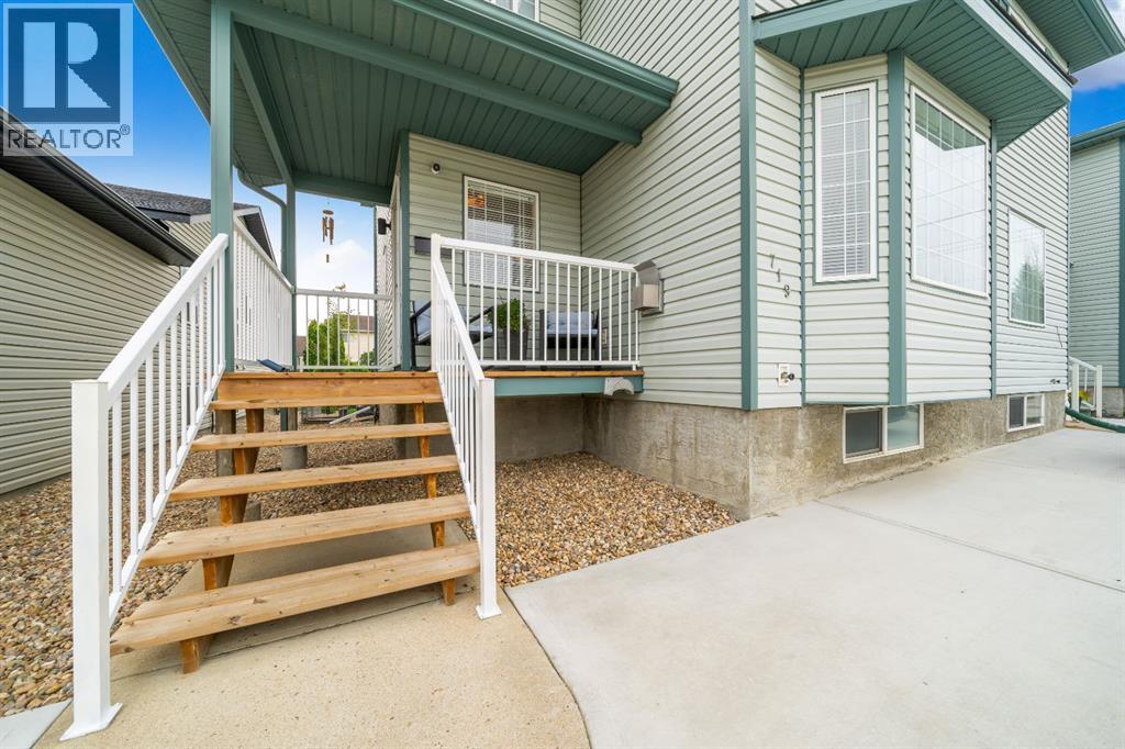 719 Sprague Way SE, Medicine Hat, Alberta  T1B 4L4 - Photo 2 - A2336554