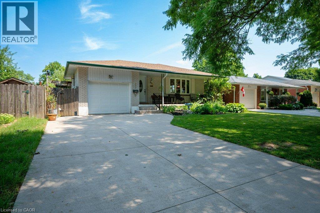 634 Cedargrove Place, Waterloo, Ontario  N2L 4Y9 - Photo 2 - 40855348
