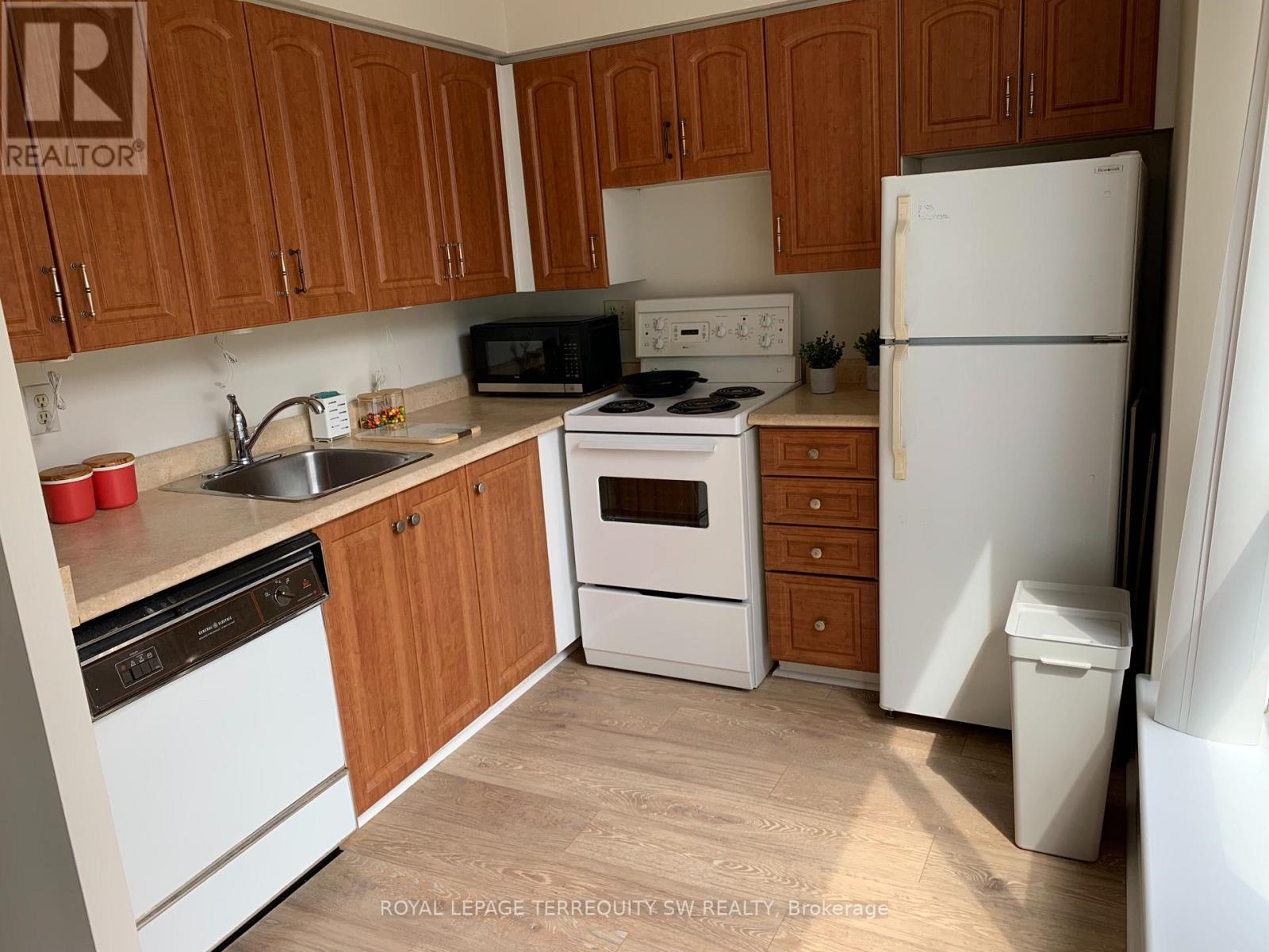 1212 - 44 St. Joseph Street, Toronto, Ontario  M4Y 2W4 - Photo 4 - C13681050