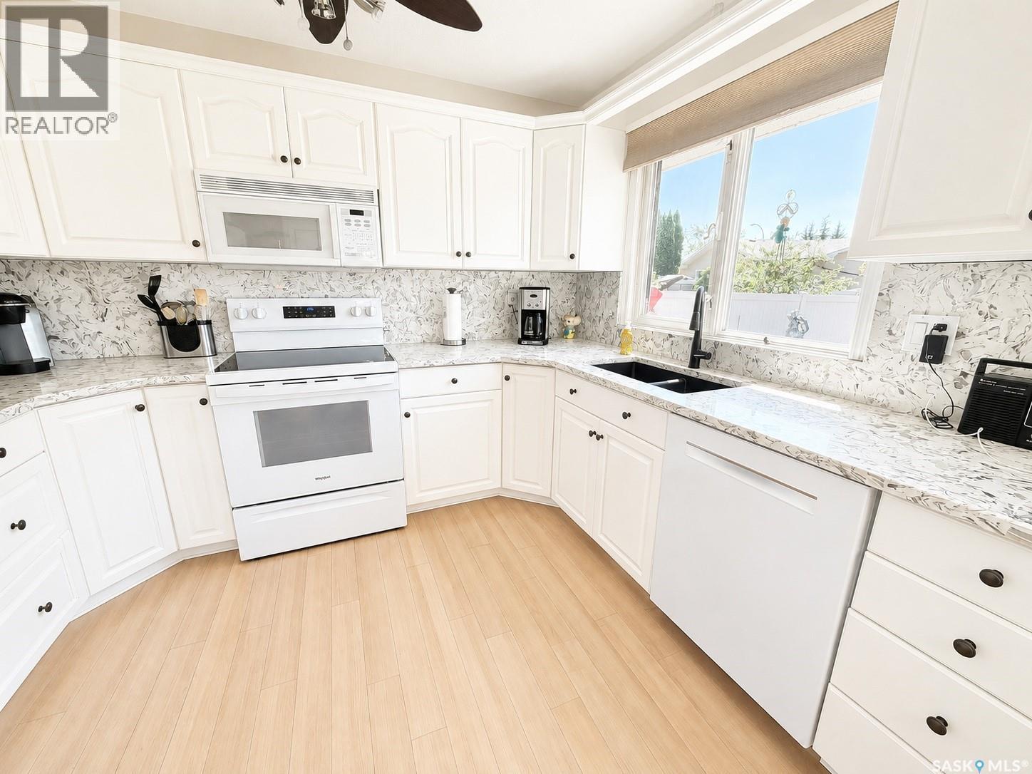 15 Dickinson Crescent, Regina, Saskatchewan  S4R 7K6 - Photo 7 - SK045553
