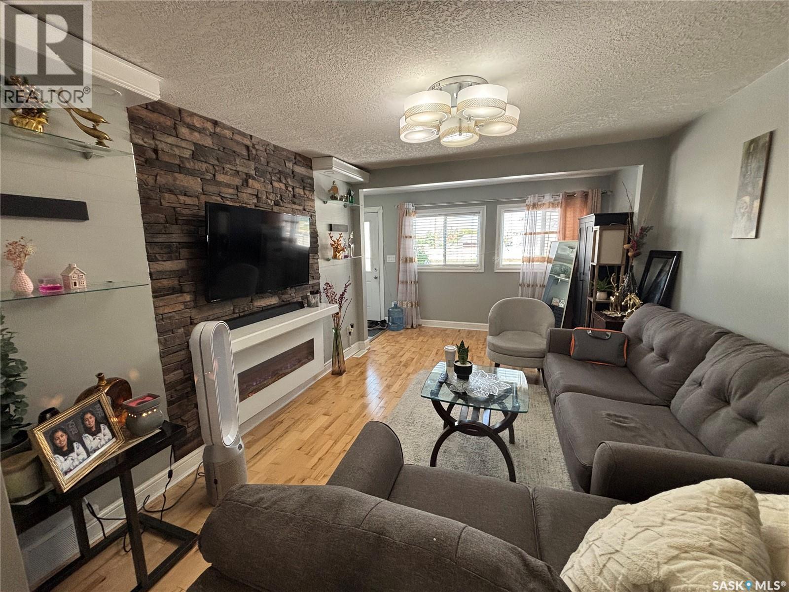 421 6th Avenue E, Prince Albert, Saskatchewan  S6V 2J2 - Photo 3 - SK045749