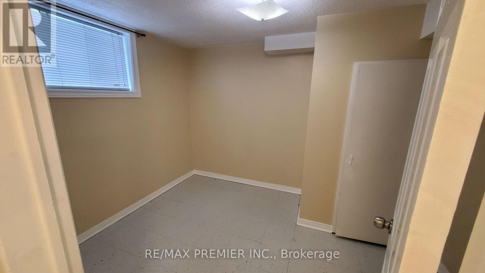 Bsmt - 77 Fox Run, Barrie, Ontario L4N 5L6 - Photo 8 - S13597510