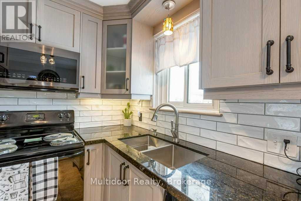 50 Rosalynne Avenue, Clarington, Ontario  L1C 3X8 - Photo 4 - E13681082