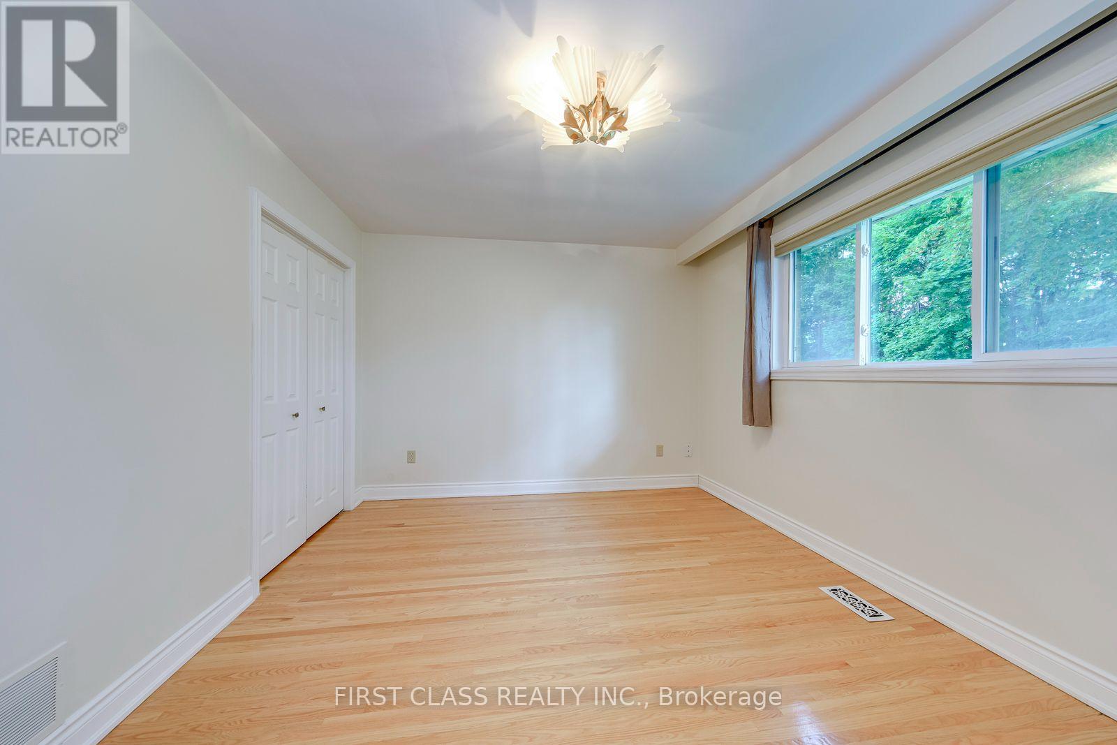 Upper Unit - 1353 Myron Drive, Mississauga, Ontario  L5E 2N5 - Photo 24 - W13648236