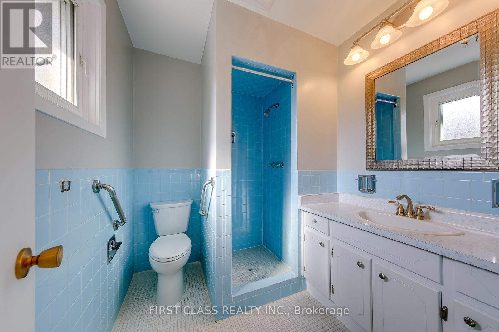 Upper Unit - 1353 Myron Drive, Mississauga, Ontario  L5E 2N5 - Photo 22 - W13648236