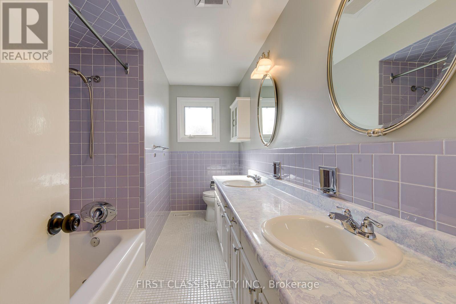 Upper Unit - 1353 Myron Drive, Mississauga, Ontario  L5E 2N5 - Photo 29 - W13648236