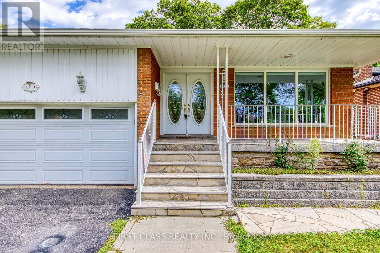 Upper Unit - 1353 Myron Drive, Mississauga, Ontario  L5E 2N5 - Photo 2 - W13648236