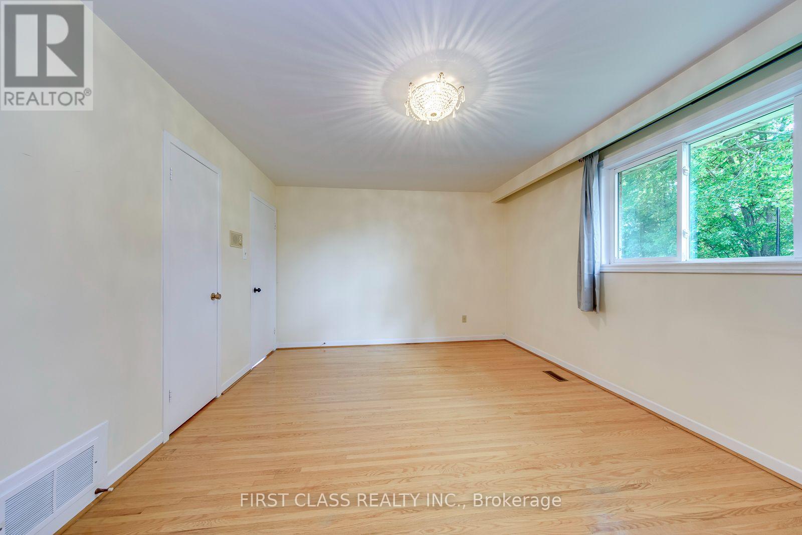 Upper Unit - 1353 Myron Drive, Mississauga, Ontario  L5E 2N5 - Photo 21 - W13648236