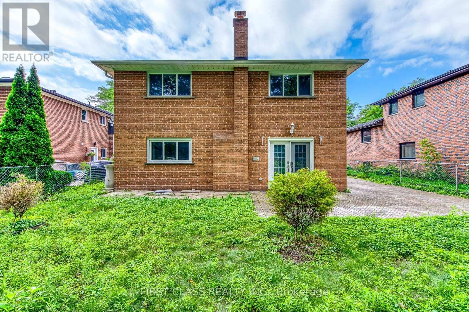 Upper Unit - 1353 Myron Drive, Mississauga, Ontario  L5E 2N5 - Photo 32 - W13648236