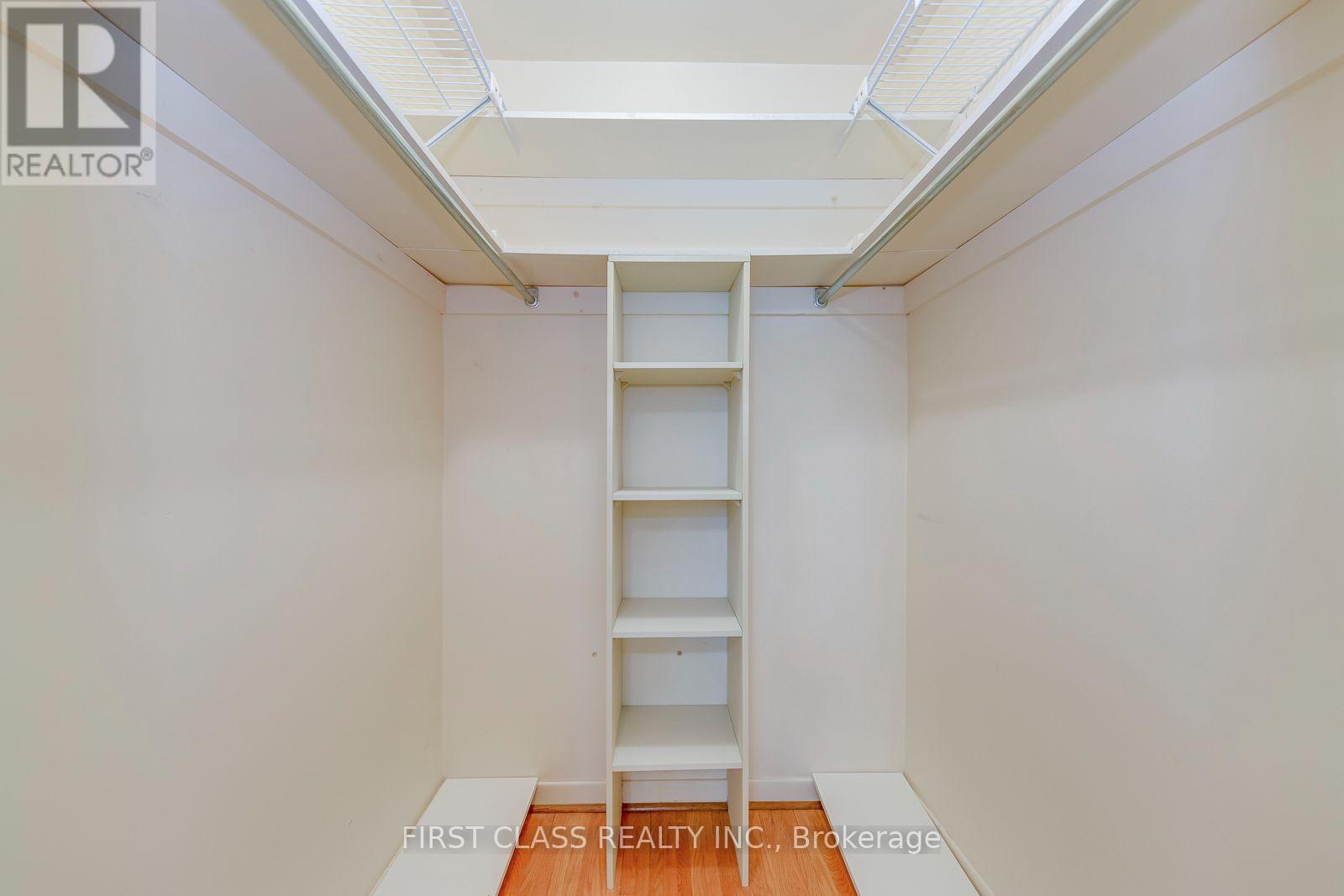 Upper Unit - 1353 Myron Drive, Mississauga, Ontario  L5E 2N5 - Photo 23 - W13648236