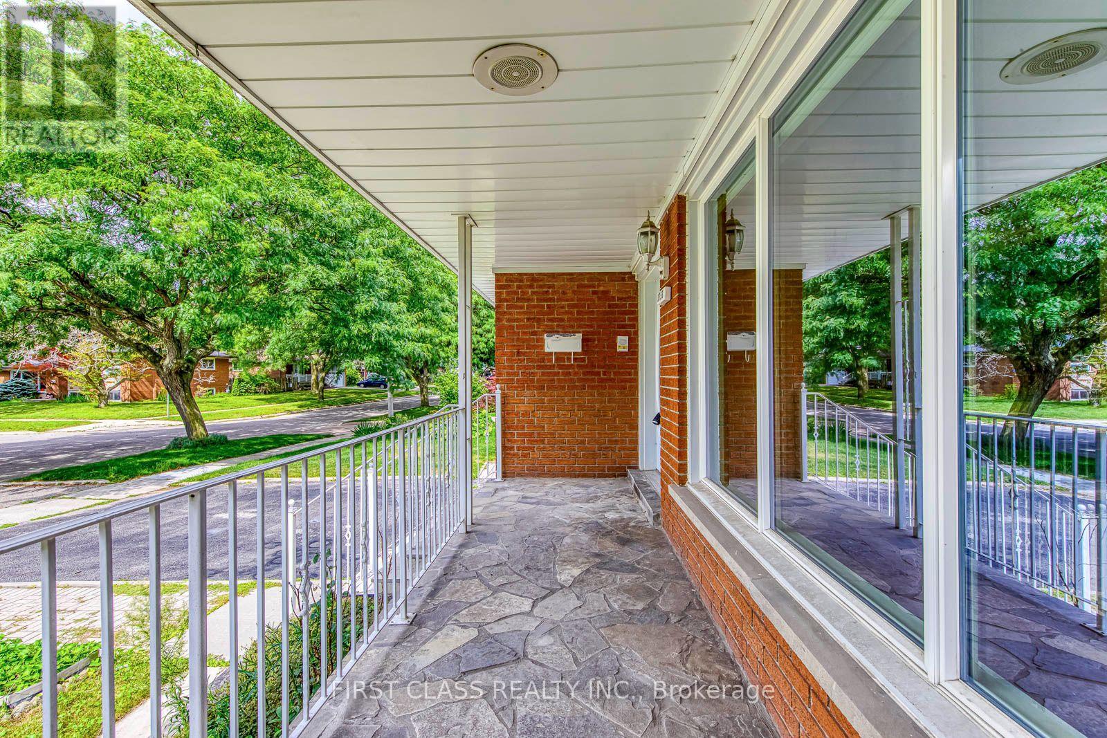 Upper Unit - 1353 Myron Drive, Mississauga, Ontario  L5E 2N5 - Photo 3 - W13648236