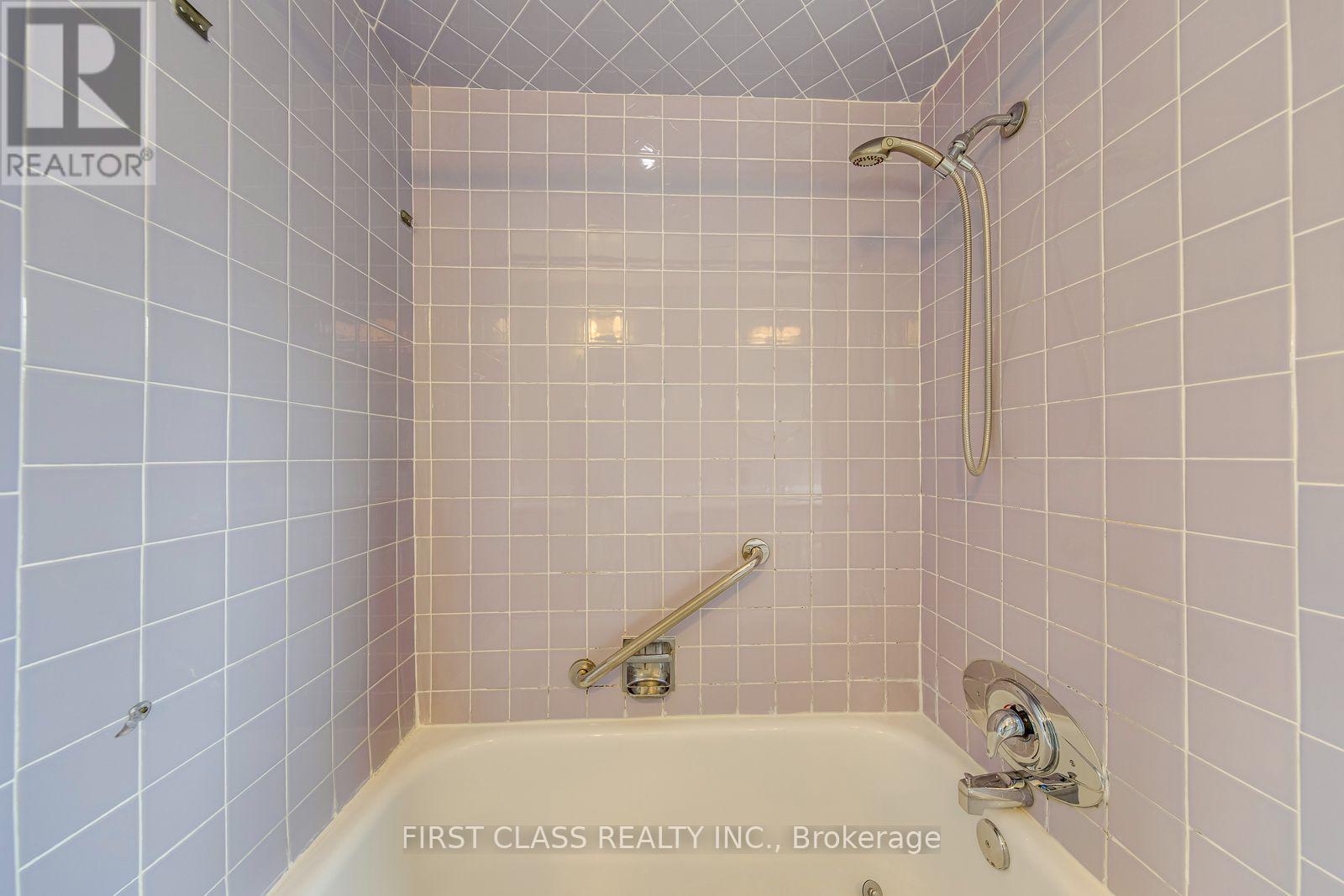 Upper Unit - 1353 Myron Drive, Mississauga, Ontario  L5E 2N5 - Photo 30 - W13648236