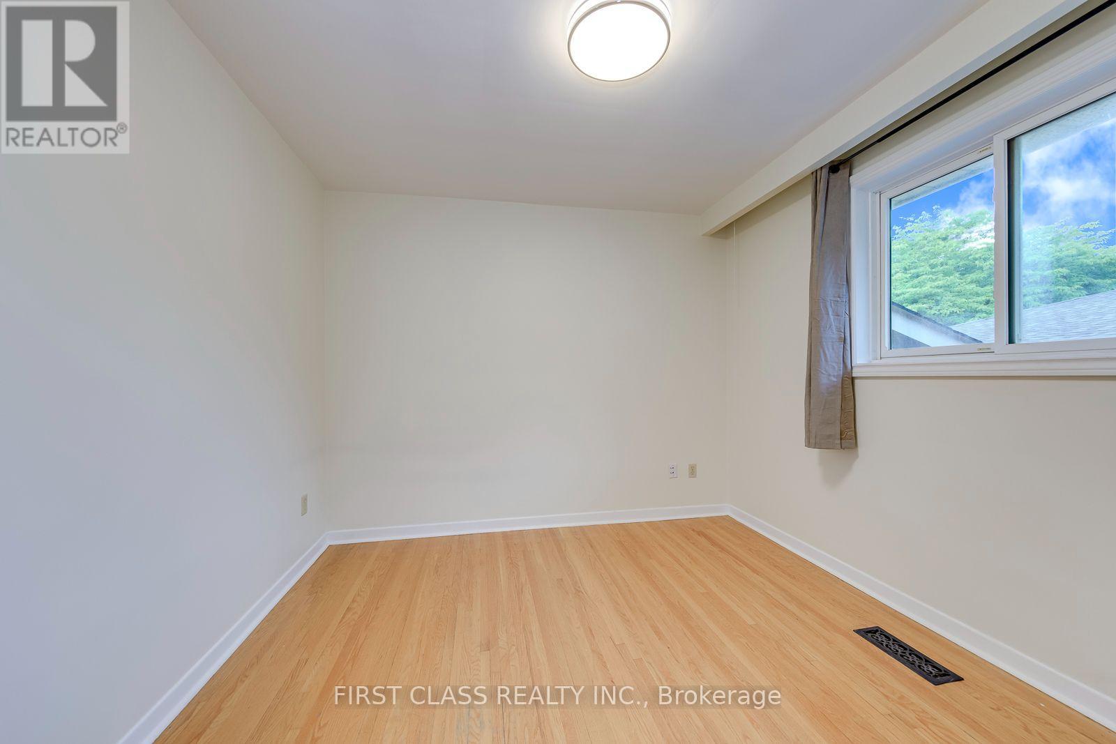 Upper Unit - 1353 Myron Drive, Mississauga, Ontario  L5E 2N5 - Photo 28 - W13648236