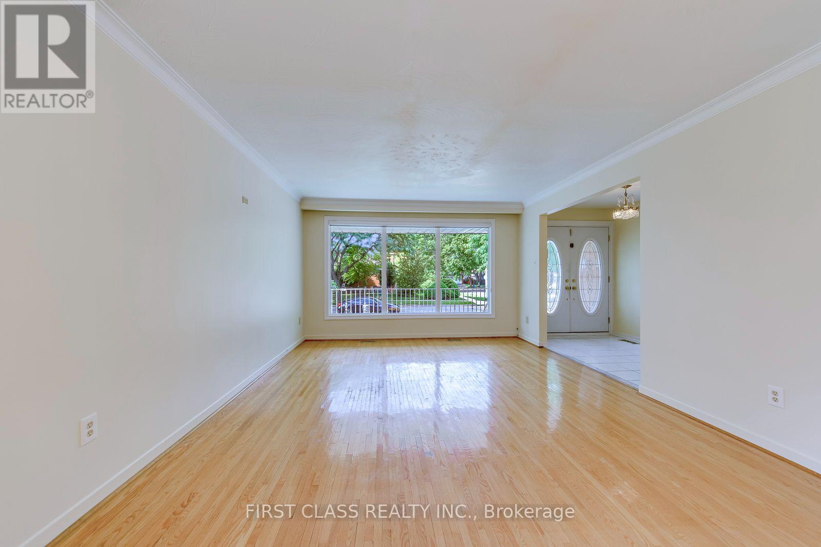 Upper Unit - 1353 Myron Drive, Mississauga, Ontario  L5E 2N5 - Photo 6 - W13648236