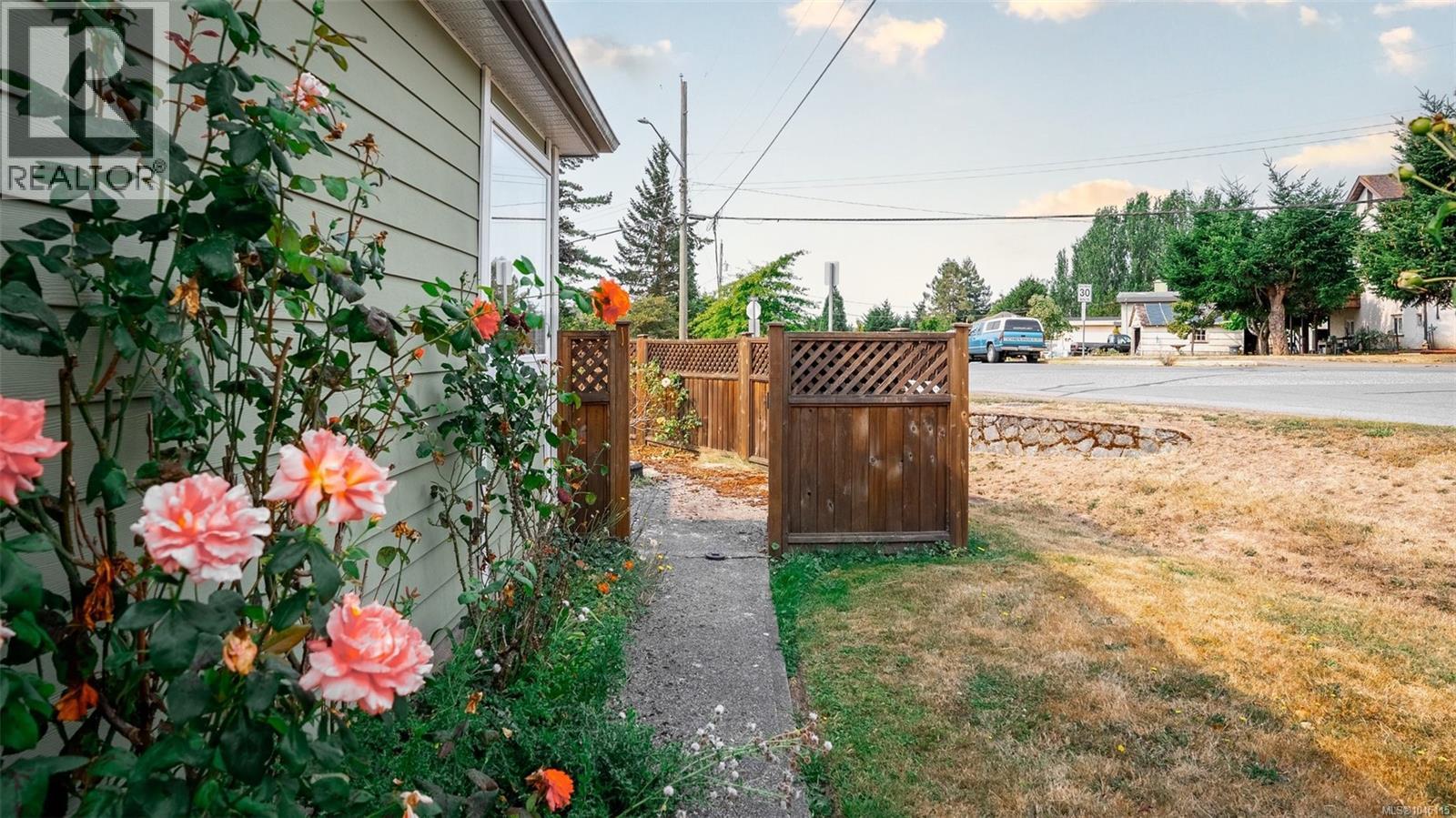 9 Camden Ave, View Royal, British Columbia  V8Z 1P6 - Photo 6 - 1045115