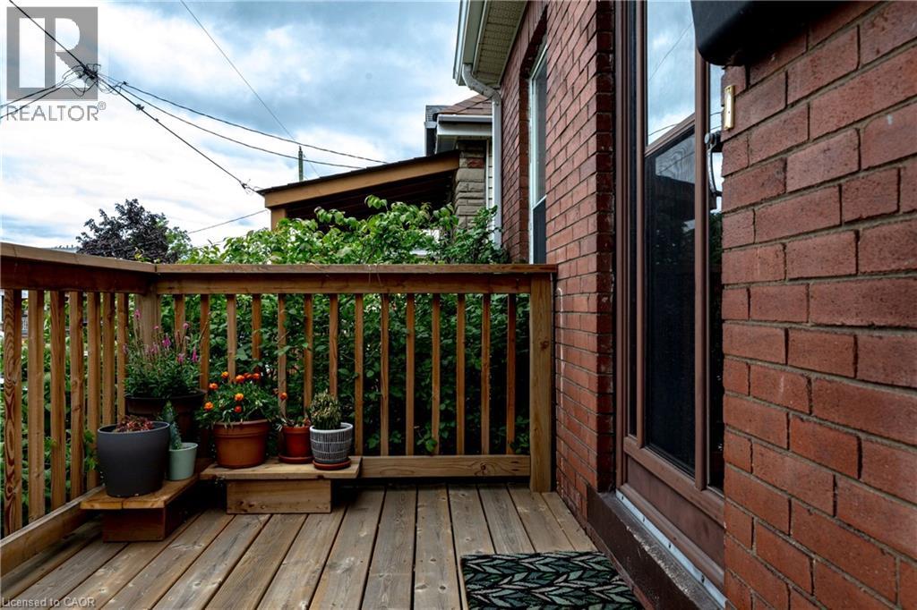 94 Edgemont Street N, Hamilton, Ontario  L8H 4C8 - Photo 3 - 40848316