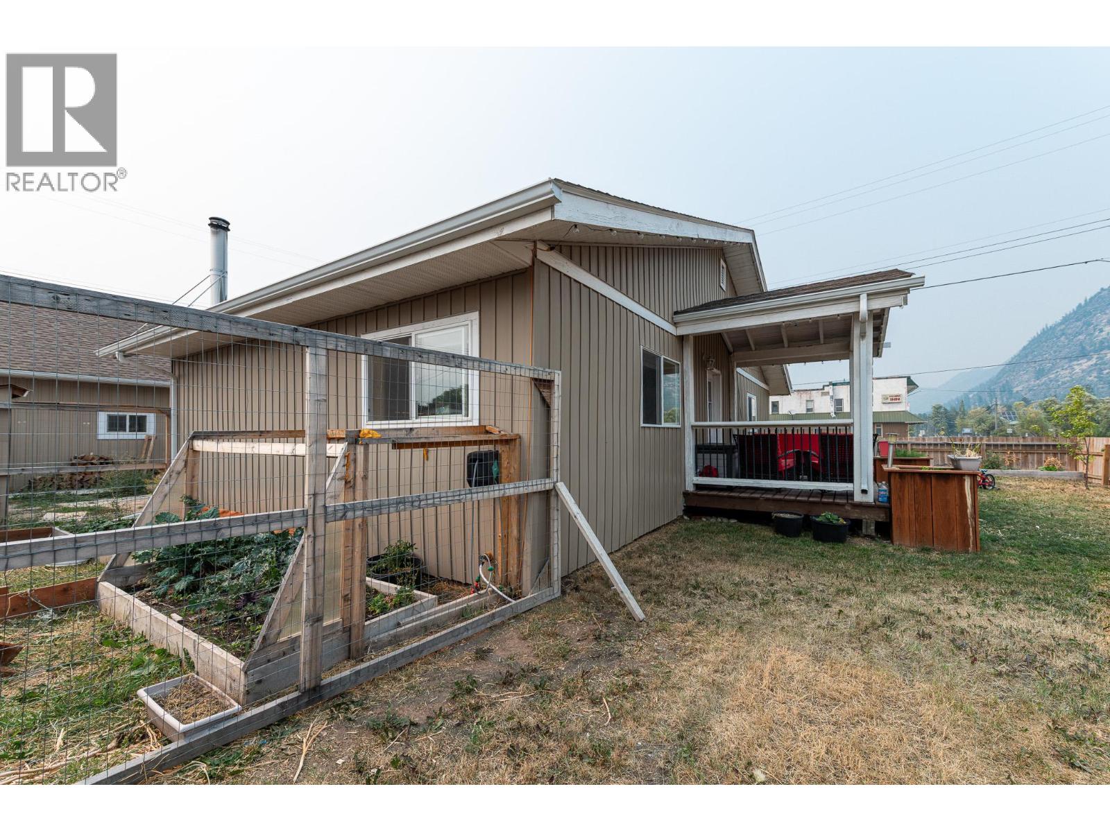 8909 Grainger Road, Canal Flats, British Columbia  V0B 1B0 - Photo 46 - 10397280