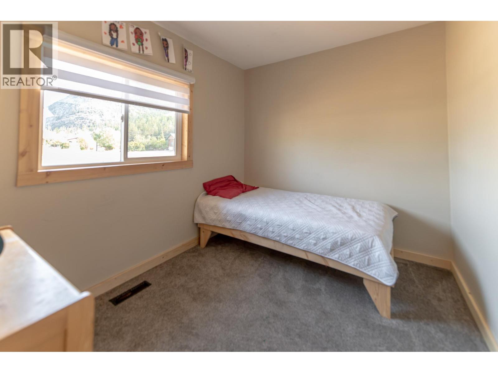 8909 Grainger Road, Canal Flats, British Columbia  V0B 1B0 - Photo 23 - 10397280