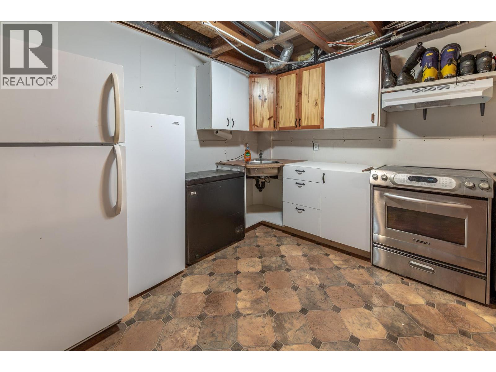 8909 Grainger Road, Canal Flats, British Columbia  V0B 1B0 - Photo 31 - 10397280