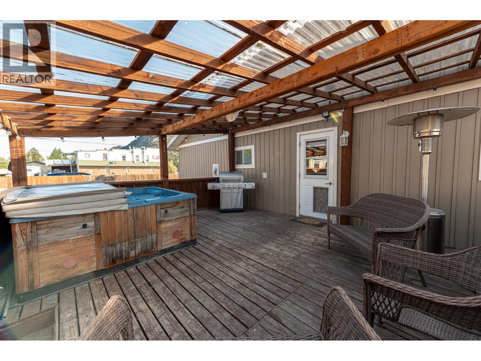 8909 Grainger Road, Canal Flats, British Columbia  V0B 1B0 - Photo 8 - 10397280