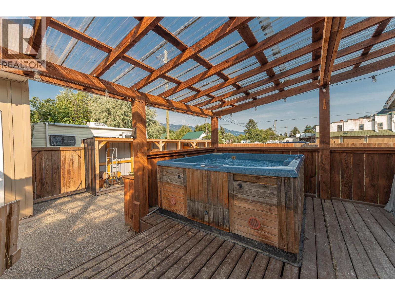 8909 Grainger Road, Canal Flats, British Columbia  V0B 1B0 - Photo 6 - 10397280