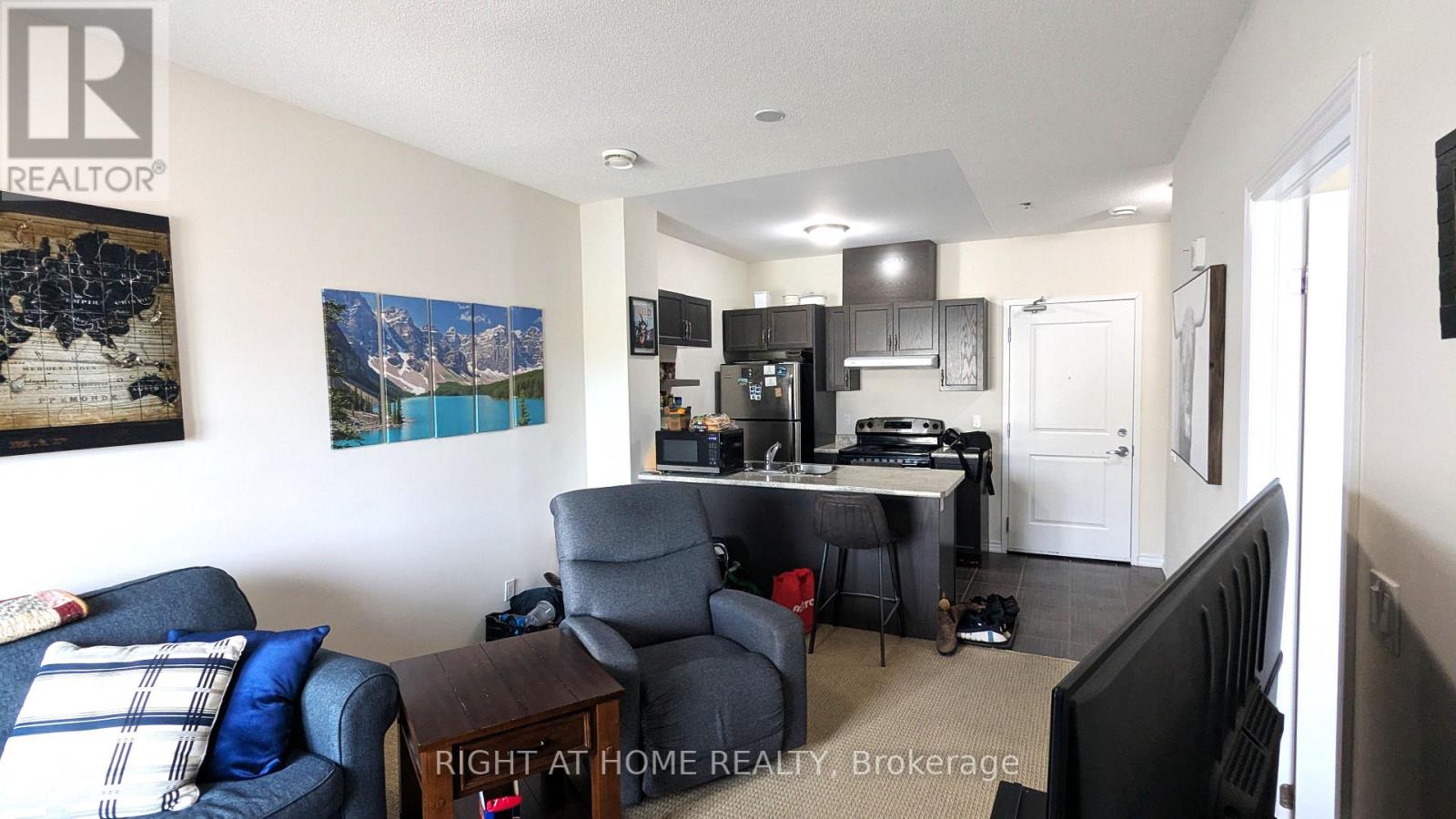 210 - 1360 Costigan Road, Milton, Ontario  L9T 0Y8 - Photo 2 - W13681104