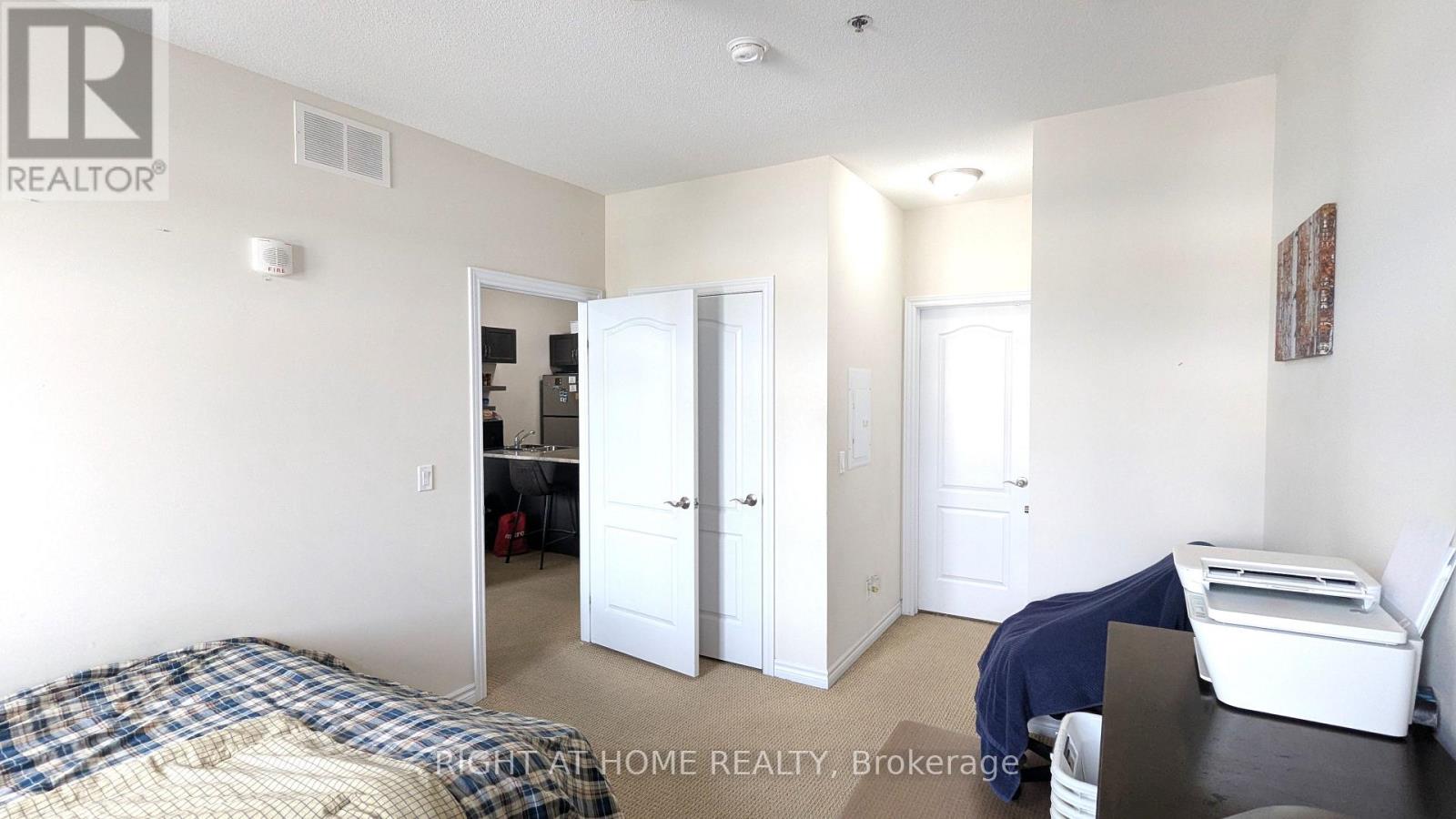 210 - 1360 Costigan Road, Milton, Ontario  L9T 0Y8 - Photo 4 - W13681104