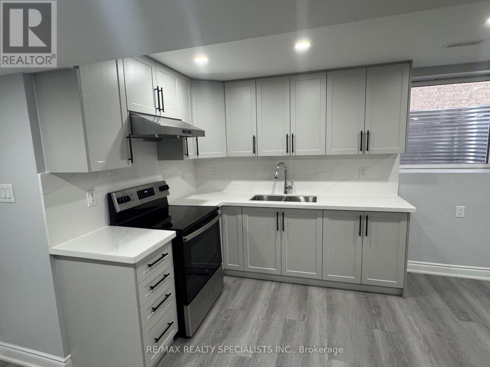 33 BLUFFWOOD(BASEMENT) CRESCENT, Brampton, Ontario