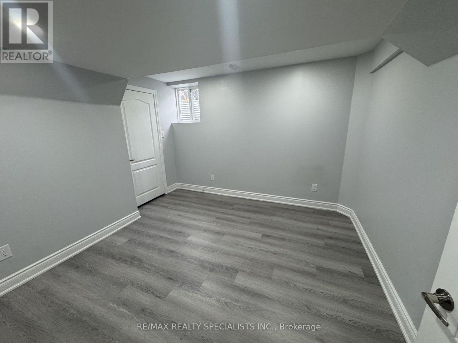 33 Bluffwood(Basement) Crescent, Brampton, Ontario L6P 2P3 - Photo 10 - W13681108