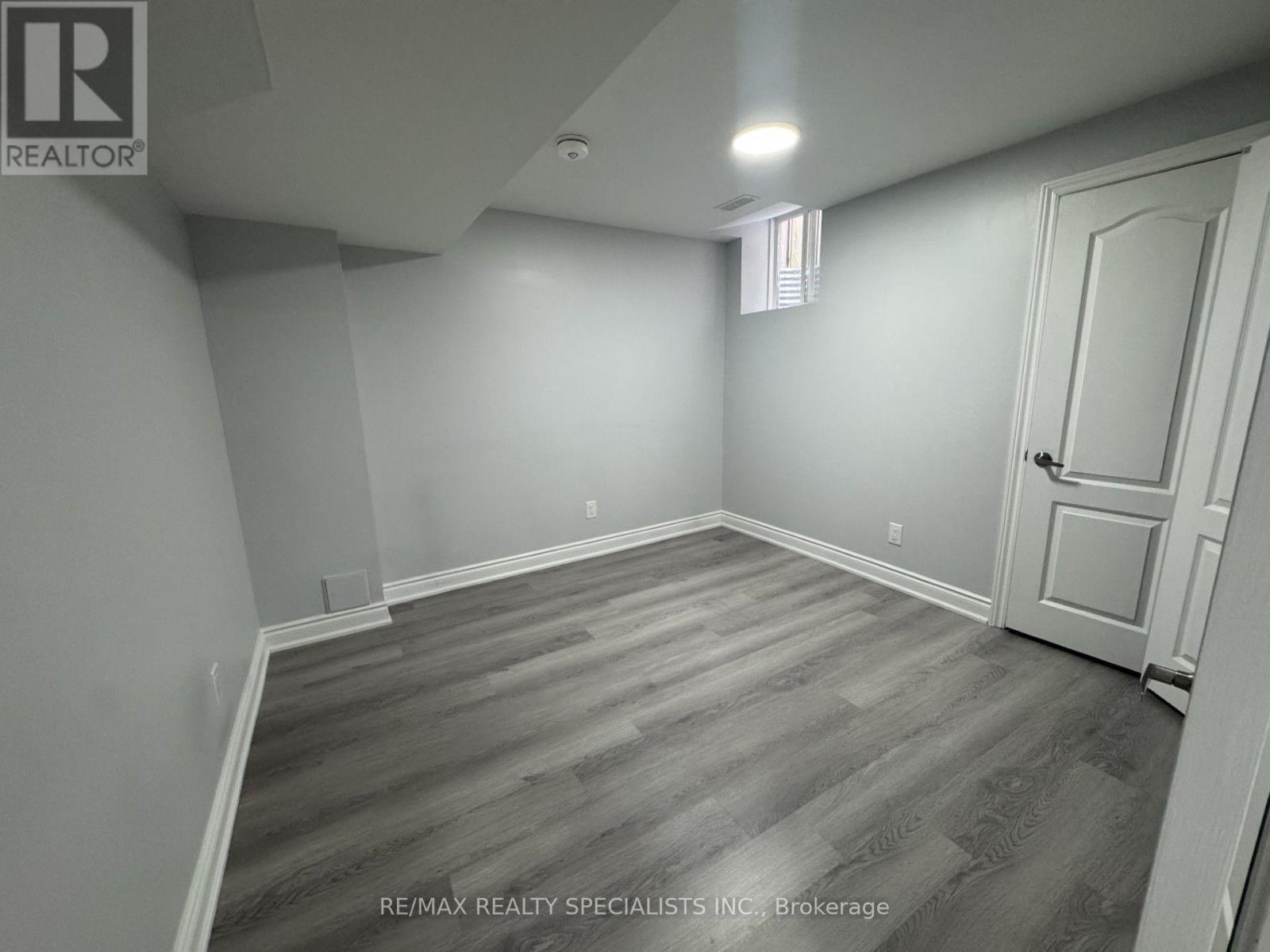 33 Bluffwood(Basement) Crescent, Brampton, Ontario L6P 2P3 - Photo 13 - W13681108