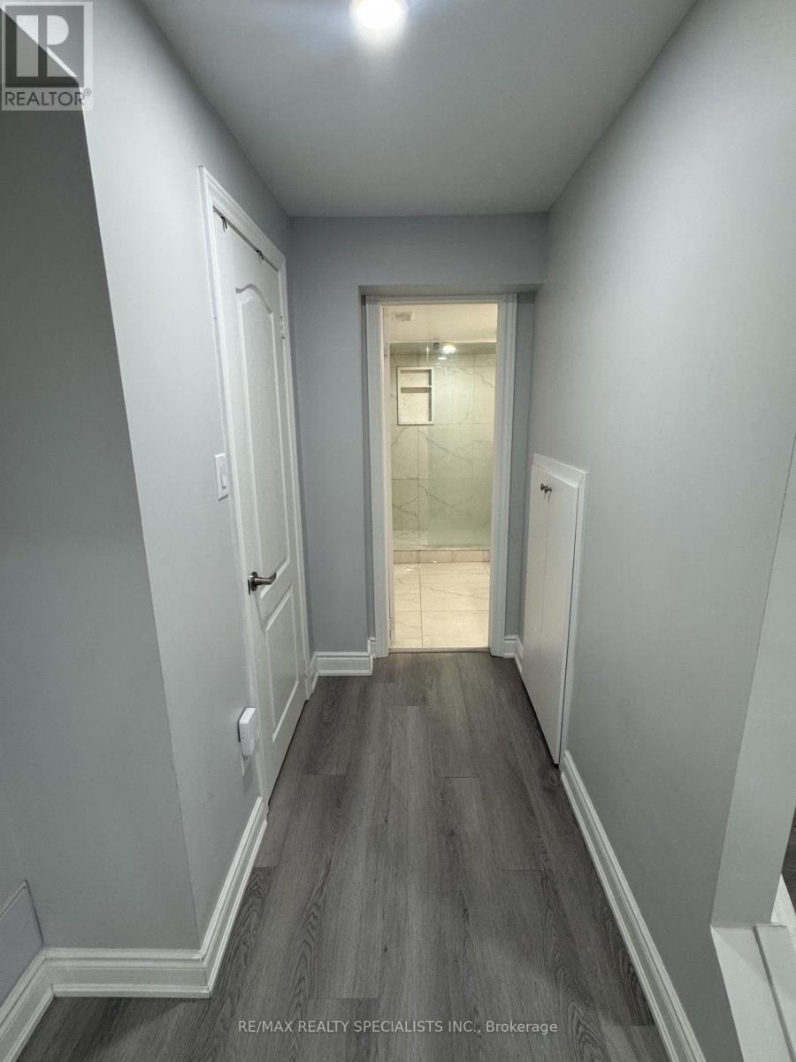 33 Bluffwood(Basement) Crescent, Brampton, Ontario L6P 2P3 - Photo 15 - W13681108