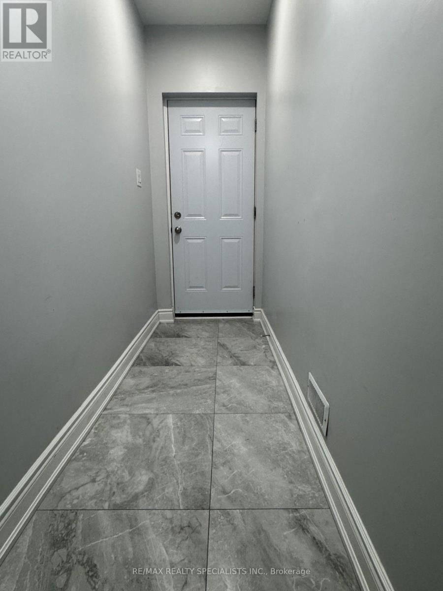 33 Bluffwood(Basement) Crescent, Brampton, Ontario L6P 2P3 - Photo 3 - W13681108