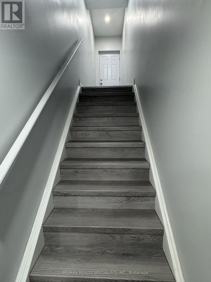 33 Bluffwood(Basement) Crescent, Brampton, Ontario L6P 2P3 - Photo 4 - W13681108