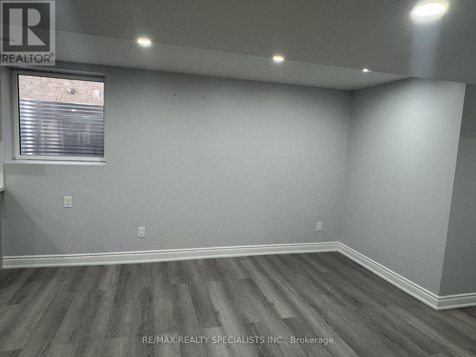 33 Bluffwood(Basement) Crescent, Brampton, Ontario L6P 2P3 - Photo 5 - W13681108