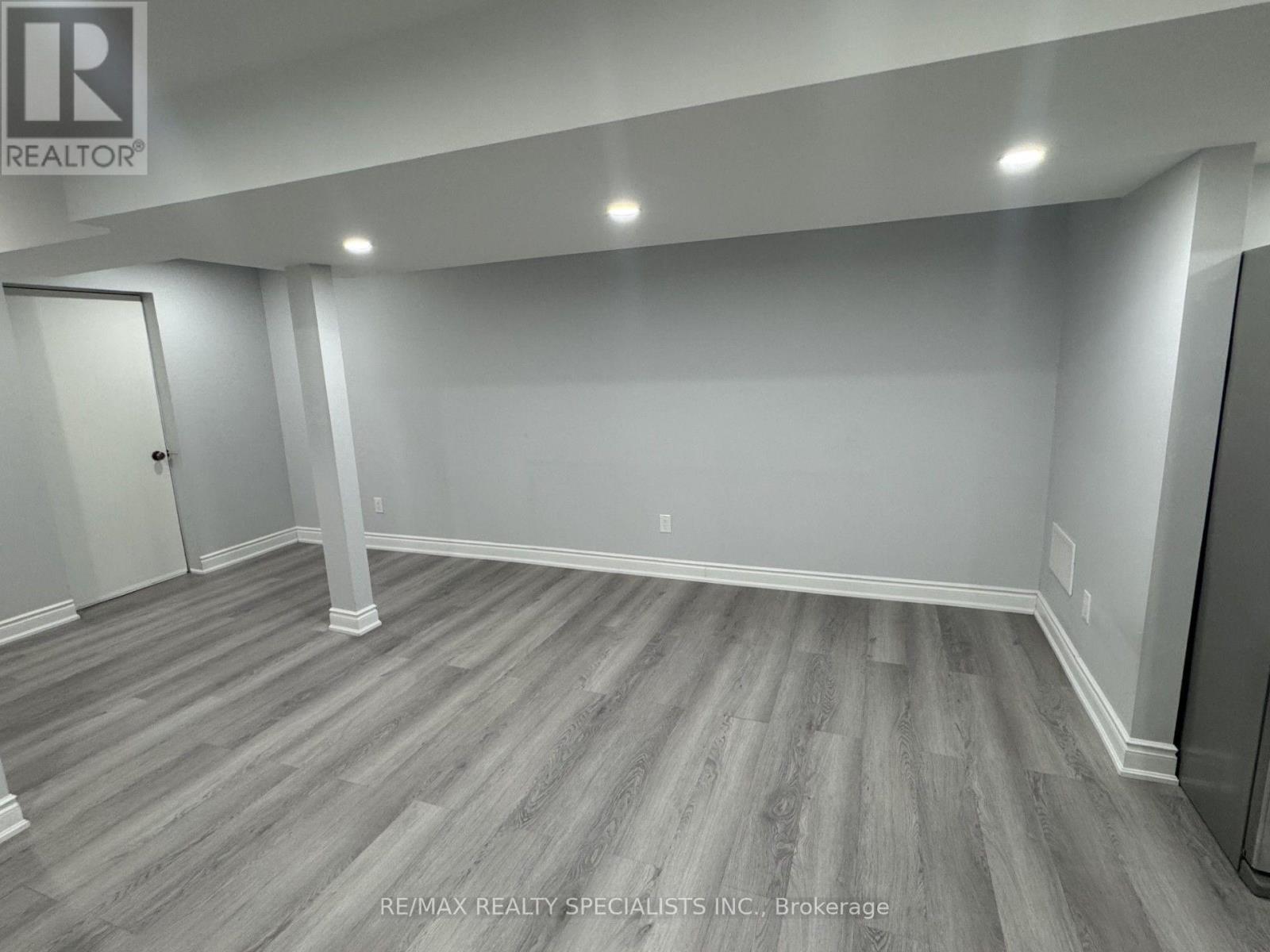 33 Bluffwood(Basement) Crescent, Brampton, Ontario L6P 2P3 - Photo 6 - W13681108