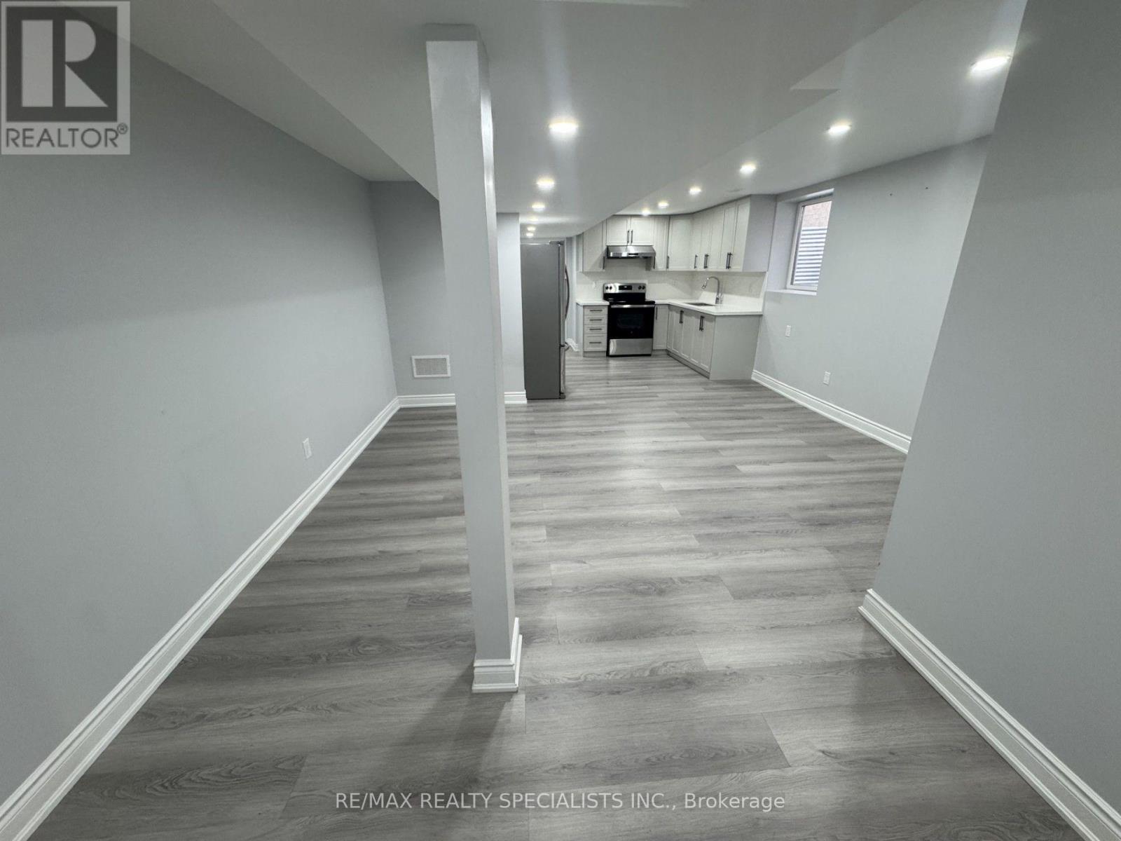 33 Bluffwood(Basement) Crescent, Brampton, Ontario L6P 2P3 - Photo 7 - W13681108